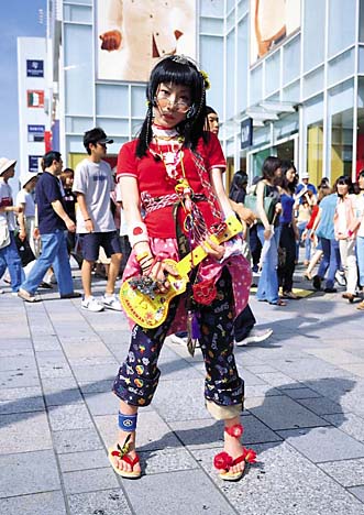 FRUITS PHAIDON ストリートファッション TOKYO A-GO-GO / COOL TEENS IN HARAJUKU MAKE A FASHION