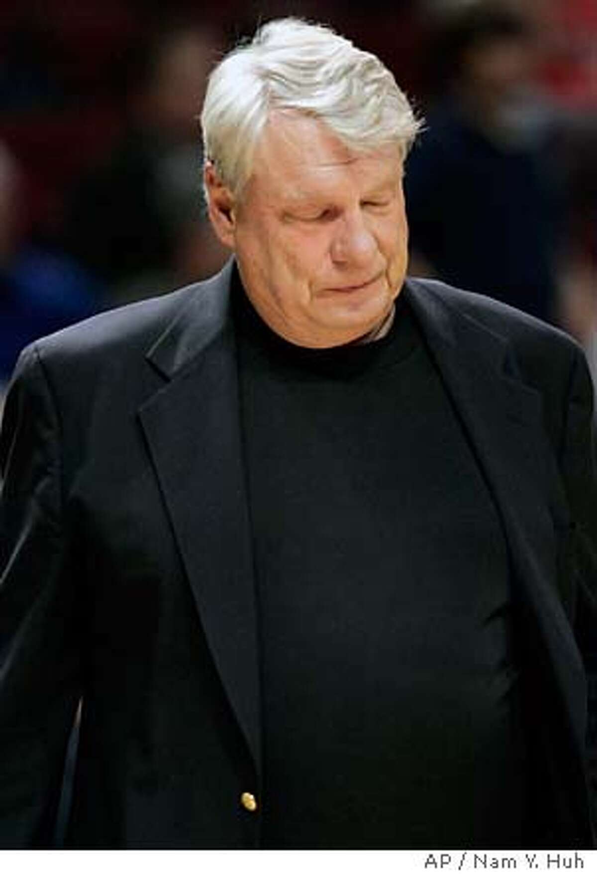 Golden State Warriors coach Don Nelson reacts as he watches his team play during the fourth quarter of an NBA basketball game against Chicago Bulls in Chicago, Wednesday, Feb. 28, 2007. The Bulls won the game, 113-83.(AP Photo/Nam Y. Huh)