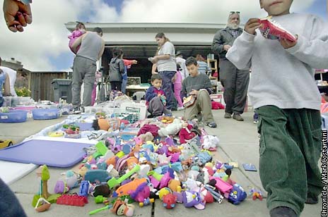 Some junk, some treasures at garage sale bonanza / Bargain hunters ...