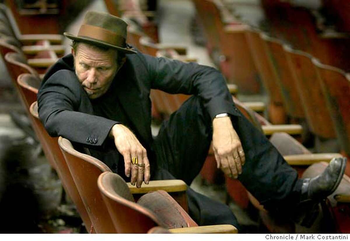 Tom Waits tribute / Bands using a myriad of cheap instruments from