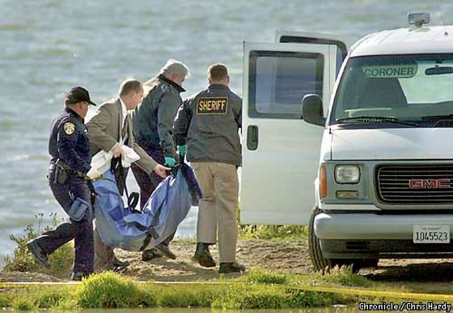 investigating fetus, woman / Bodies ... of bay by Cops found Cops bay found investigating by woman of fetus, / Bodies ...