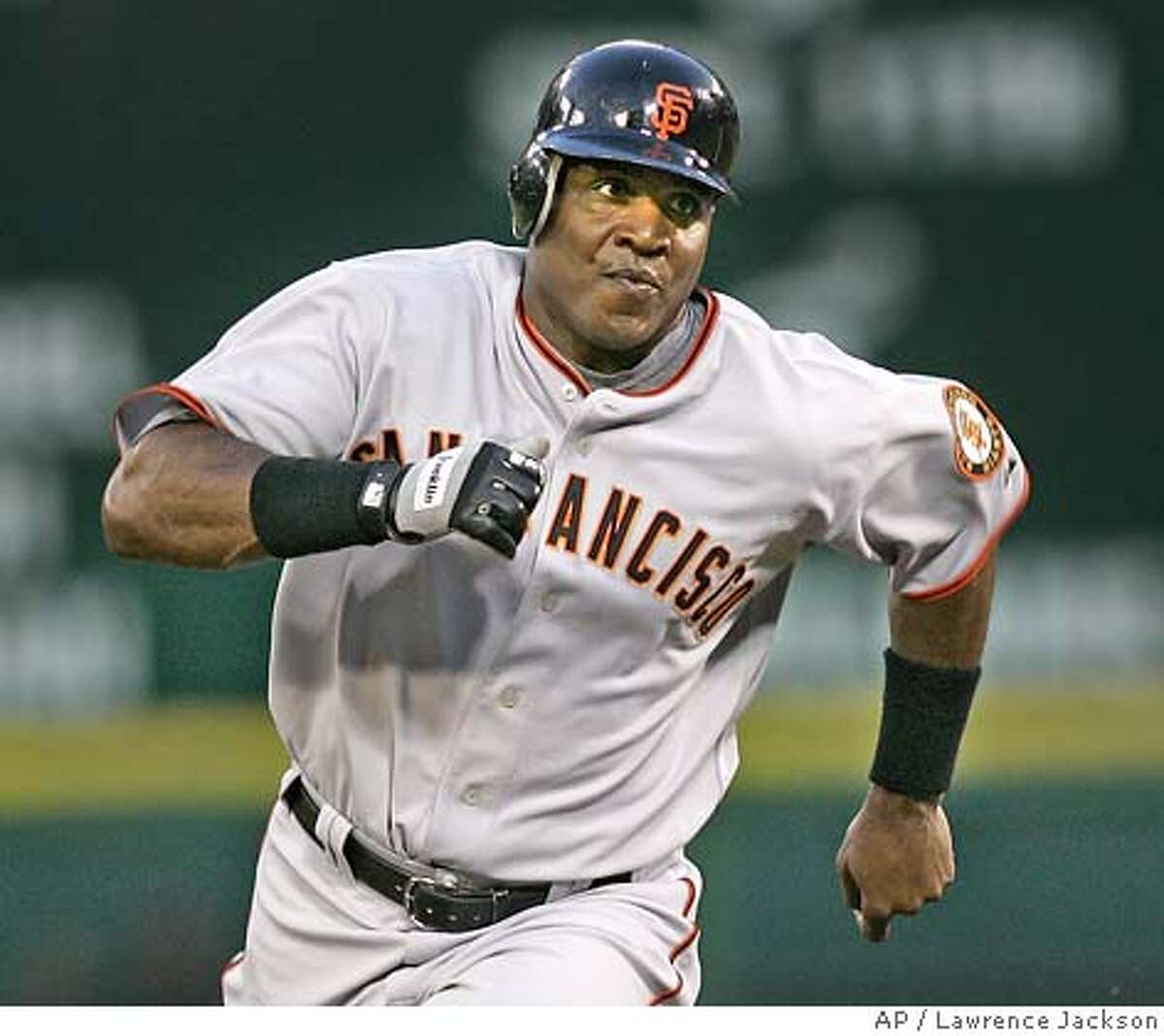 ** FILE ** San Francisco Giants' Barry Bonds rounds second base on his way to third on a Ray Durham double against the Washington Nationals in the fourth inning of a baseball game in Washington, in this July 26, 2006 file photo.. (AP Photo/Lawrence Jackson)