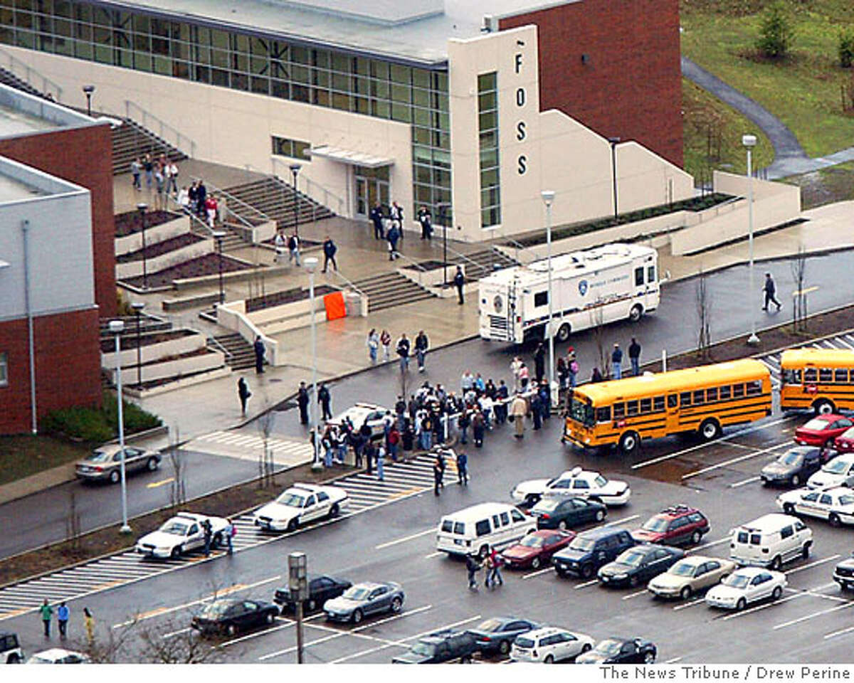 student shot dead fellow high schooler held / Shooter, victim