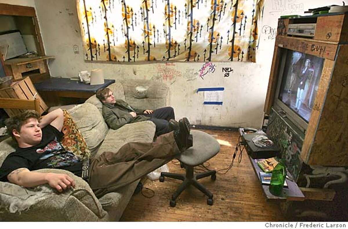 CHATEAU_118_fl.jpg Nicholas Lautman and Aaron Turnbull (right) relax watching T.V at the Le Chateau, a Berkeley student cooperative, that is being sued in small claims court by 22 neighbors who say it is a nuisance for making incredible amounts of noise, hosting transients and keeping its property in decrepit condition. 11/30/04 Berkeley CA Frederic Larson The San Francisco Chronicle Metro#Metro#Chronicle#12/6/2004#ALL#5star##0422494872