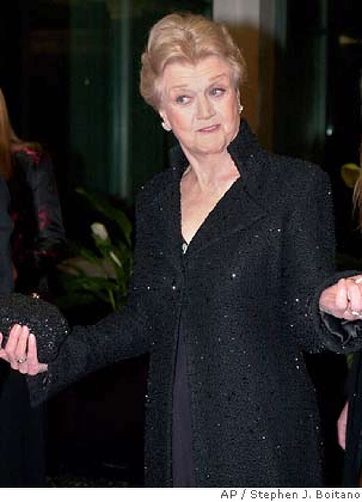 Actress Angela Lansbury enters the State Department building for the Kennedy Center Honors dinner Saturday night, Dec. 2, 2000, in Washington. Lansbury is among this year's award recipients. (AP Photo/Stephen J. Boitano) DITIAL IMAGE Datebook#Datebook#Chronicle#12/01/2004##Advance##422095995