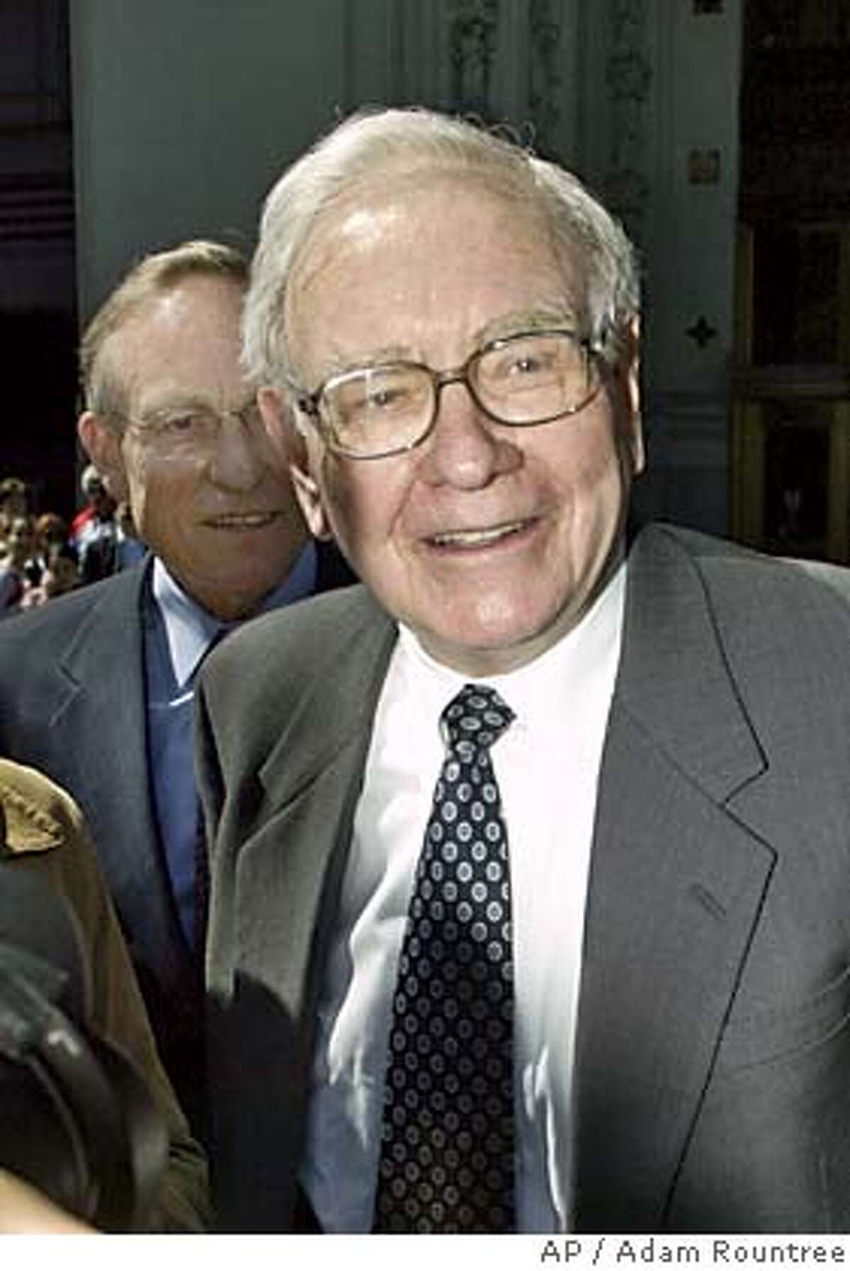 Billionaire investor Warren Buffett, right, leaves a meeting with the Securities and Exchange Commission in New York, Monday afternoon April 11, 2005. (AP Photo/Adam Rountree)