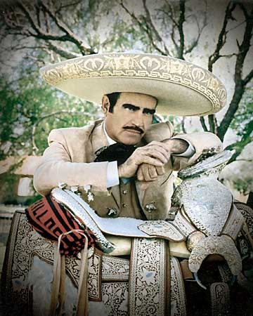 Passing the torch / Mexican star 'Chente' makes way for his son