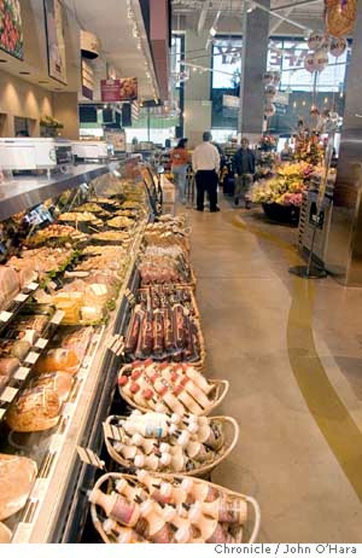 Safeway to spend a bundle on new image / 100 million ad campaign to