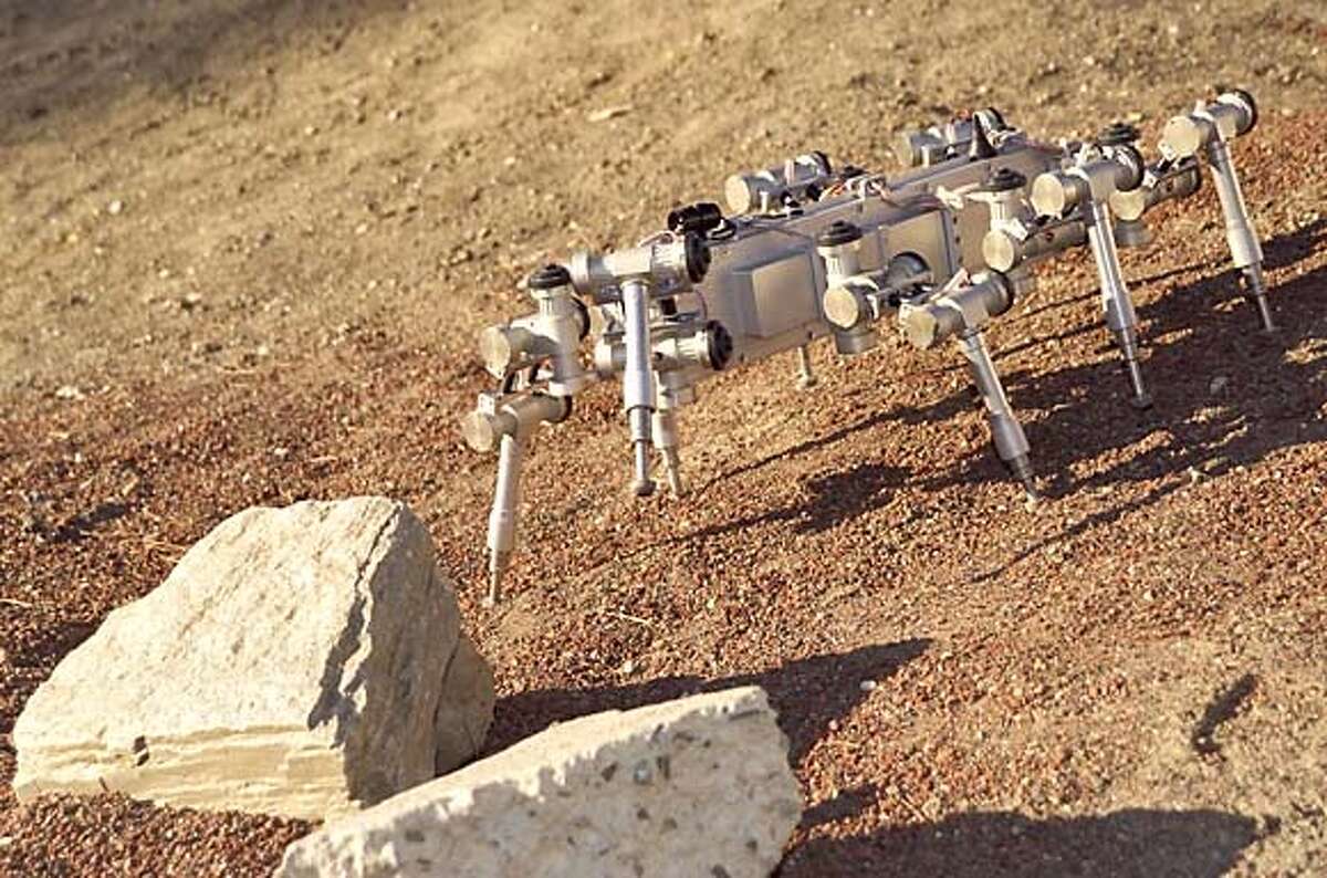ROBOT07_PH3.JPG Scorpion robot Photo Credit: NASA Ames Research Center MANDATORY CREDIT FOR PHOTOG AND SF CHRONICLE/ -MAGS OUT