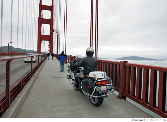 New Golden Gate Bridge Barrier Draws Sighs of Relief - The New York Times