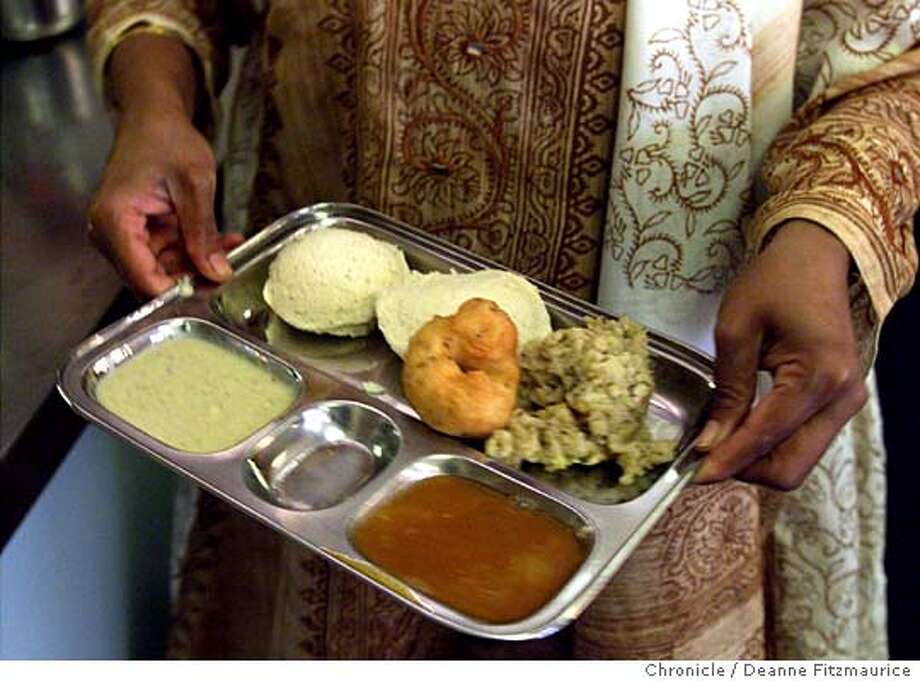 Dining Guide A Round Up Of Indian Restaurants Sfgate Pnkomala3 C 26jun99 Pf Df Balasubramanian Deepa Serves A Southern Indian Breakfast