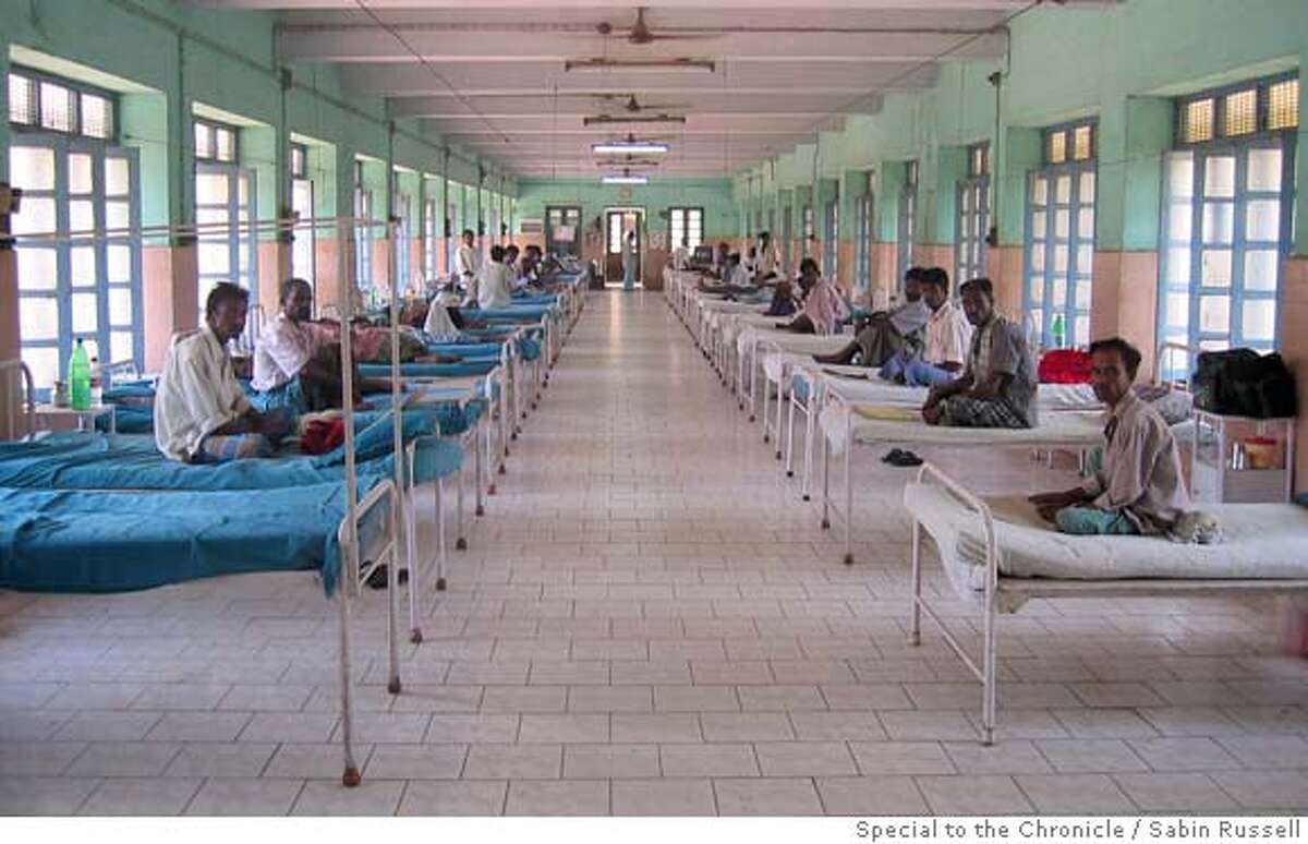 AIDS IN INDIA / Spreading the Message of Prevention / Clinic offers