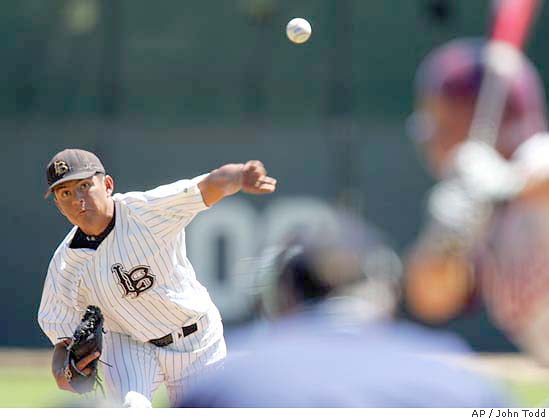 Former Long Beach State Dirtbag Jason Vargas to start World Series