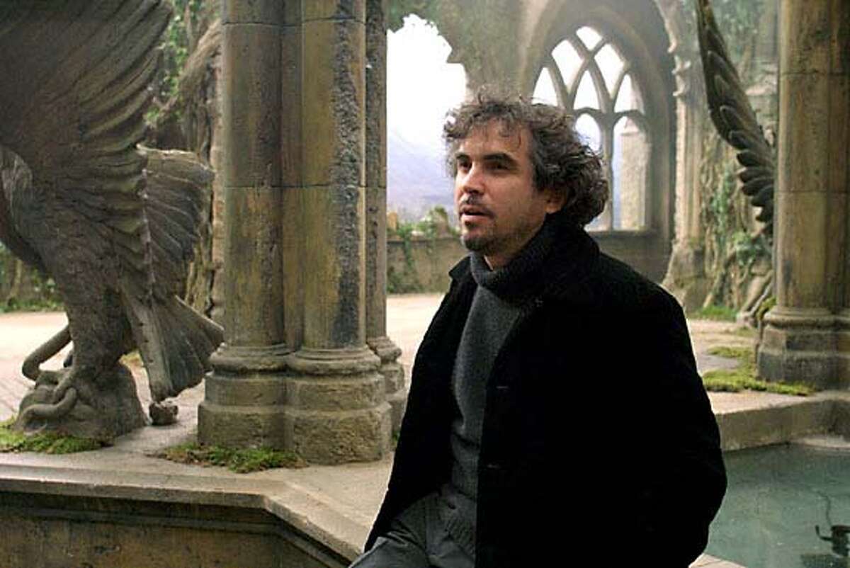 ** ADVANCE FOR THURSDAY JUNE 3 ** Director Alfonso Cuaron is seen on the set of Warner Bros. Pictures' "Harry Potter and the Prisoner of Azkaban" in this undated publicity photo. (AP Photo/Warner Bros. Pictures, Murray Close) ADV FOR THU JUNE 3. UNDATED HANDOUT PHOTO.