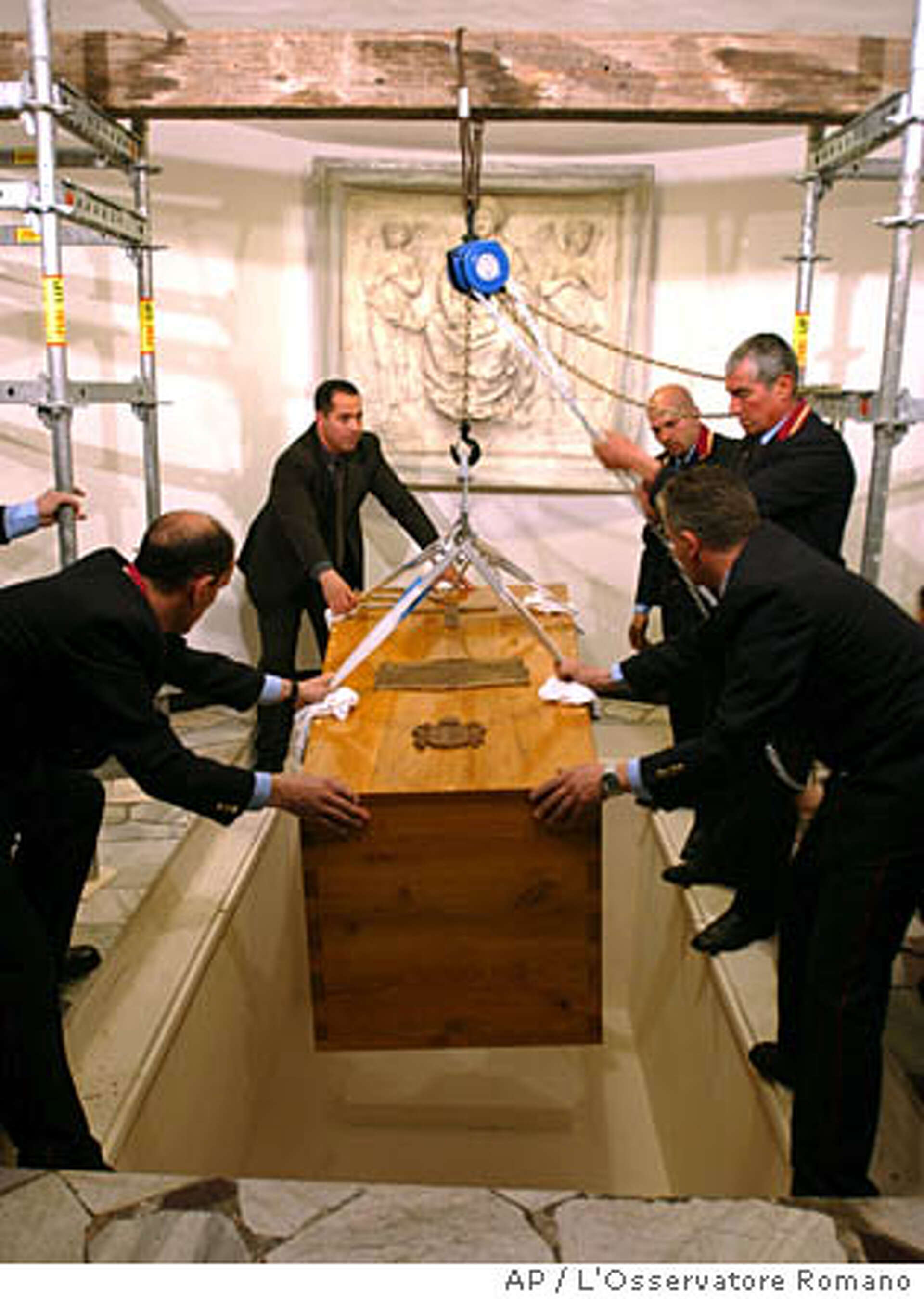 POPE JOHN PAUL II: 1920-2005 / Dignitaries and the devout pay