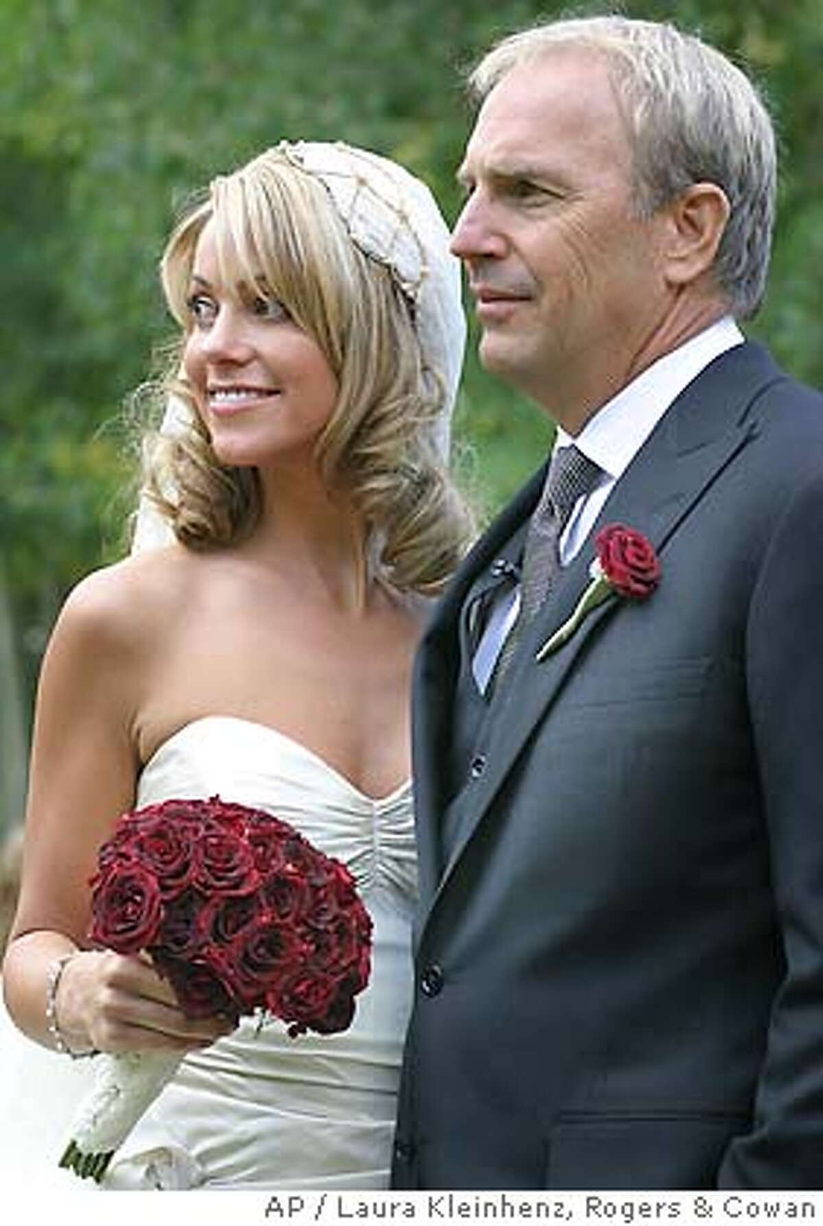 Kevin Costner Weds Britney New Hubby Pays His Own Way Courteney Cox Kevin Costner Weds Britney New Hubby Pays His Own Way Courteney Cox