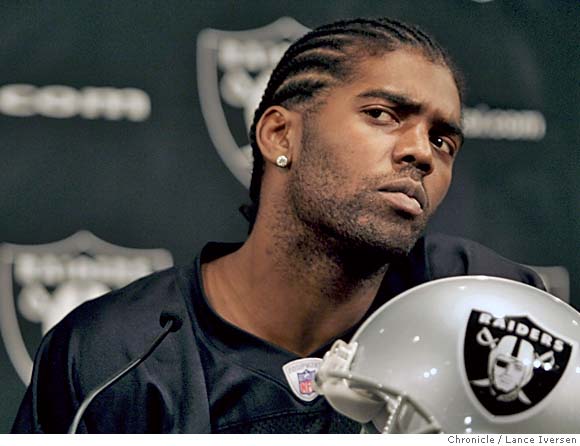 Randy Moss: WR #18 Randy Moss Joins The Raiders / The Oakland