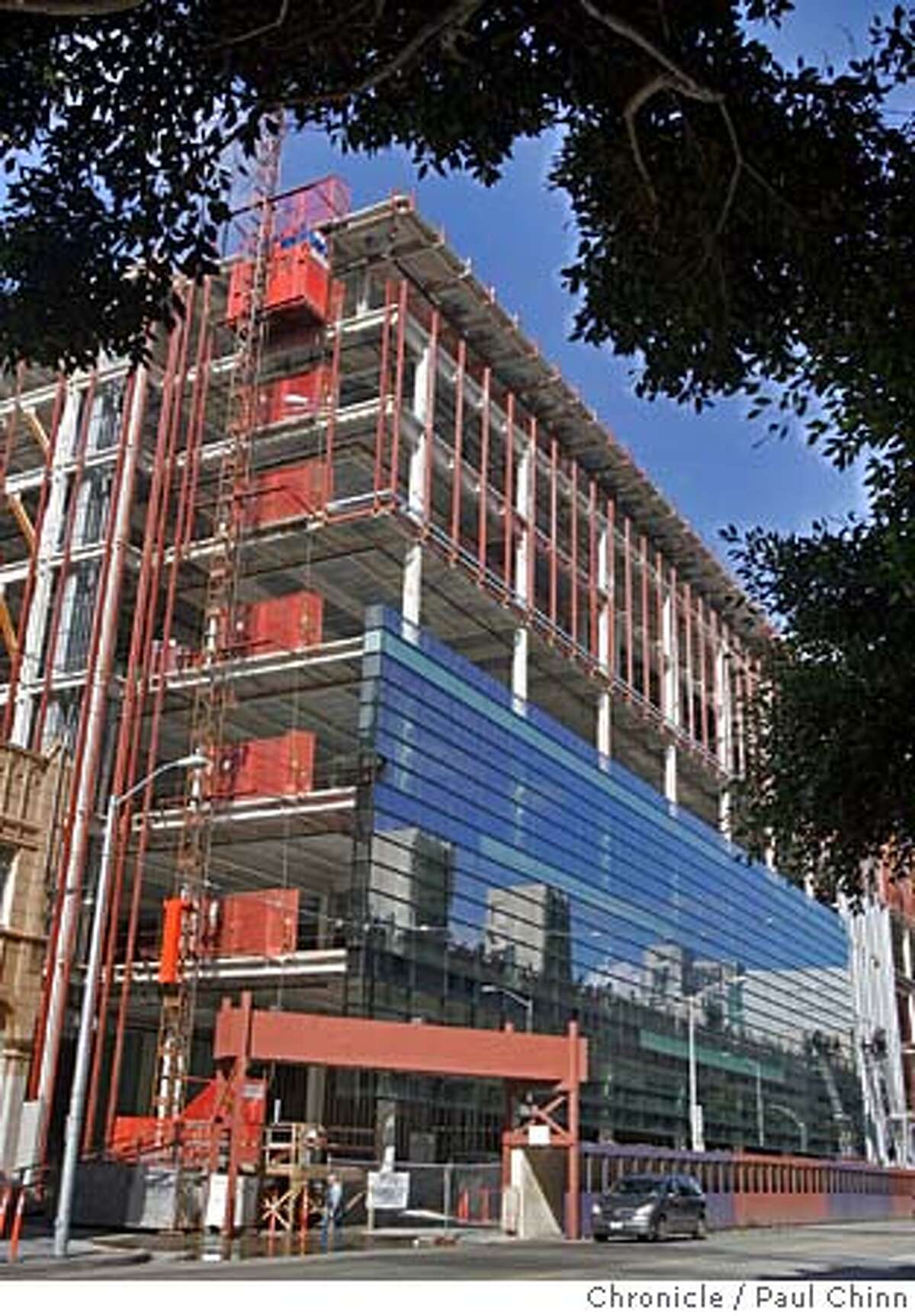 bloomingdale19_036_pc.jpg Several large glass panels have been attached to the Mission St. facade of the Bloomingdale's project on 2/18/05 in San Francisco, CA. PAUL CHINN/The Chronicle MANDATORY CREDIT FOR PHOTOG AND S.F. CHRONICLE/ - MAGS OUT