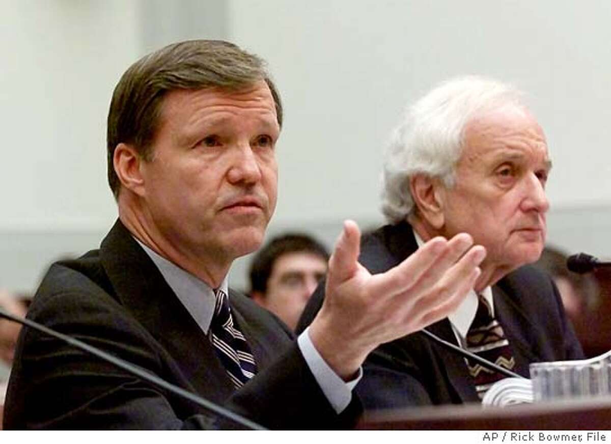Rep. Christopher Cox, R-Calif., left, accompanied by Rep. Sander Levin, D-Mich., testifies on Capitol Hill Wednesday May 10, 2000, before the House Committee on International Relations hearing on U.S.-China trade. (AP Photo/Rick Bowmer) mug