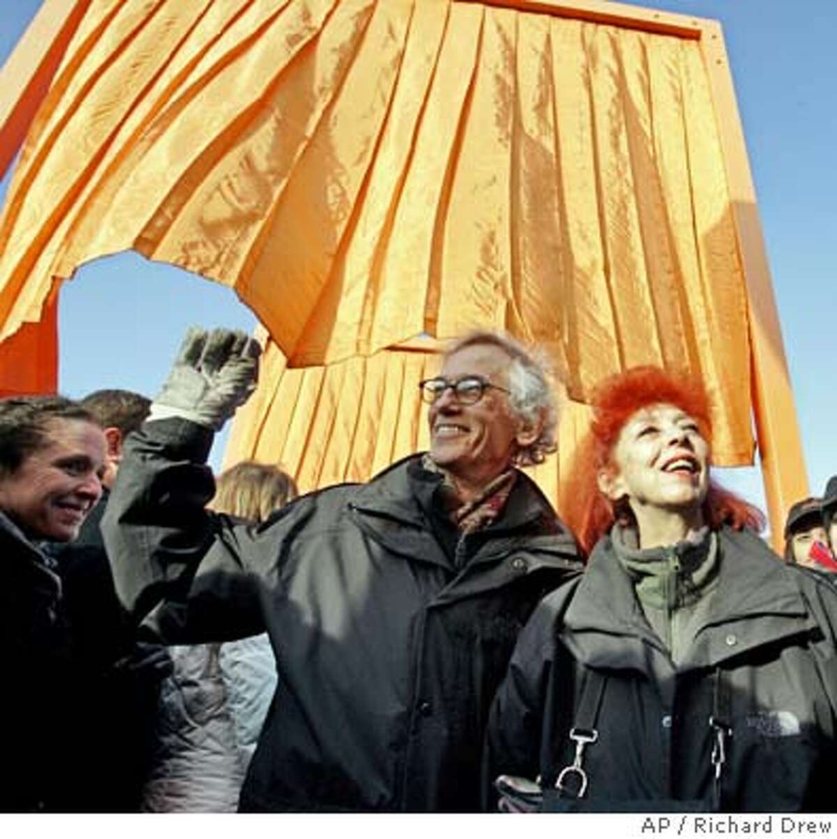 'The Gates' open / Central Park work by Christo, Jeanne-Claude opens to ...