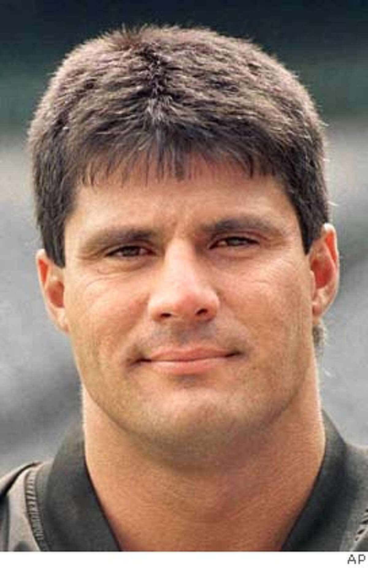 FILE--Jose Canseco, shown in this 2000 file photo, agreed Wednesday, June 20, 2001 to a one-year contract with the Chicago White Sox. Canseco must pass a physical Thursday and hopes to be in uniform for the White Sox's game that night in Baltimore, the team said after Wednesday's 2-1 victory over Kansas City. (AP photo/file) CAT