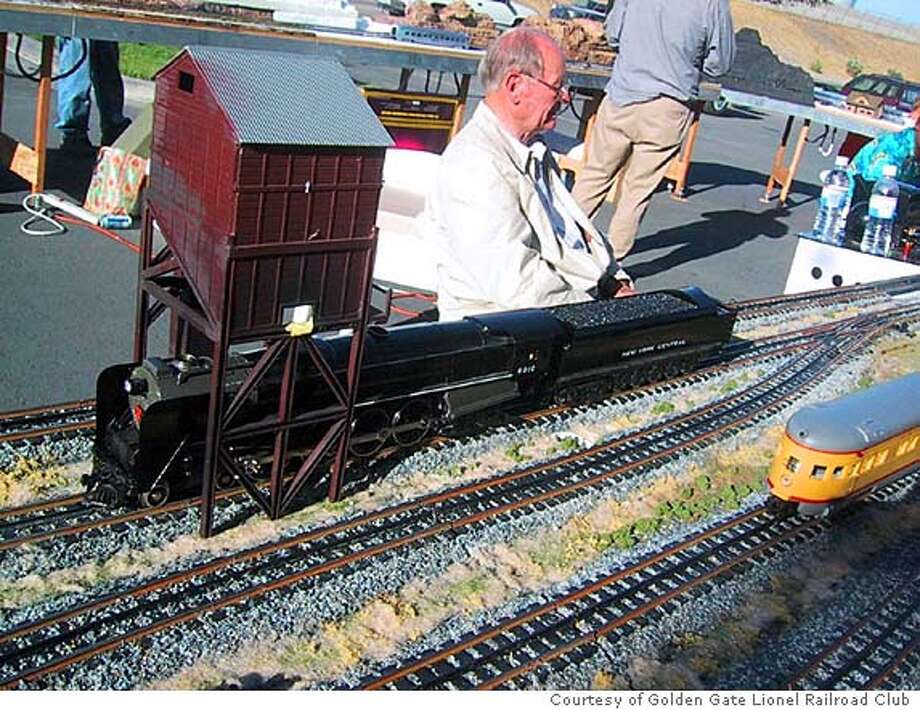 toy train layouts o gauge