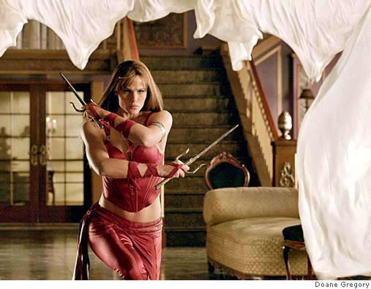 Jennifer Garner Films Et Programmes Tv Lady in red adds zero zing to soulless, violence-prone 'Elektra'