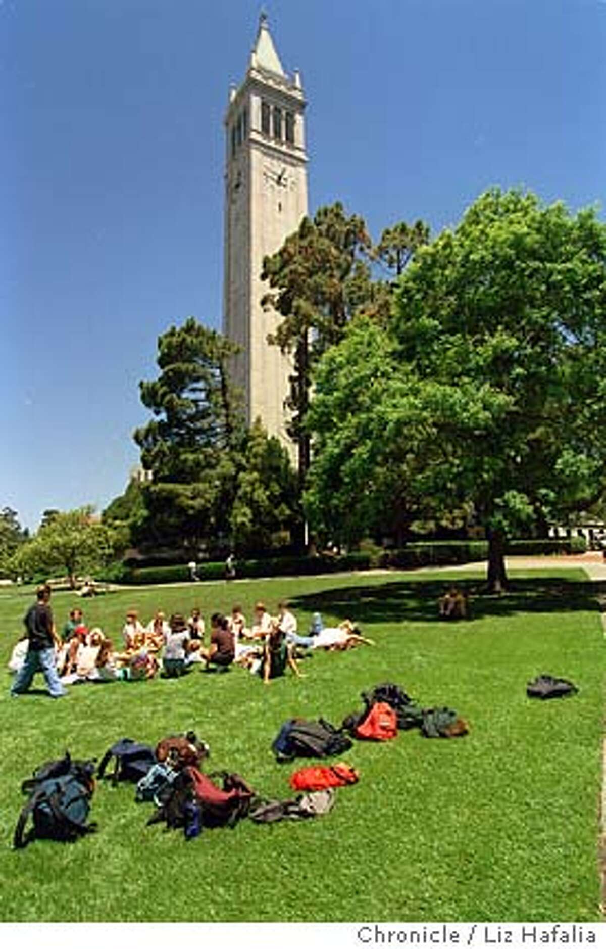 CARILLON 3/C/16JUN98/EZ/LH--University of California Berkeley's Campanile (Sather Tower). Photo by Liz Hafalia ALSO RAN 11/24/2003 CAT