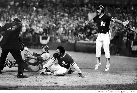 1974 WS Gm1: Rollie Fingers gets win in relief 