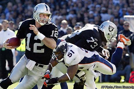 Bill Romanowski (53) tackles quarterback Kurt Warner – Denver