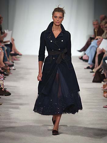 High and low combine to shocking, high-fashion effect