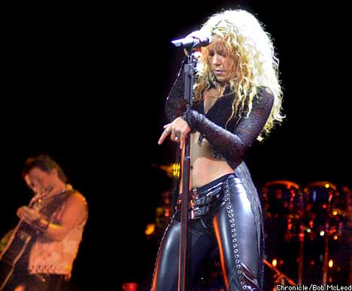 SHAKIRA12-C-10NOV02-DD-BM Colombian superstar sings and shakes her coffeegrinder at the HP Pavilion. chronicle photo by bob mcleod