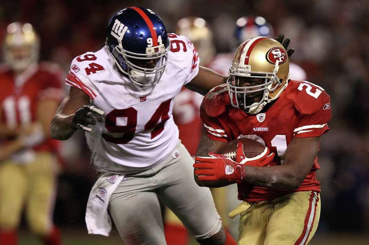 New York Giants linebacker Mathias Kiwanuka celebrates after