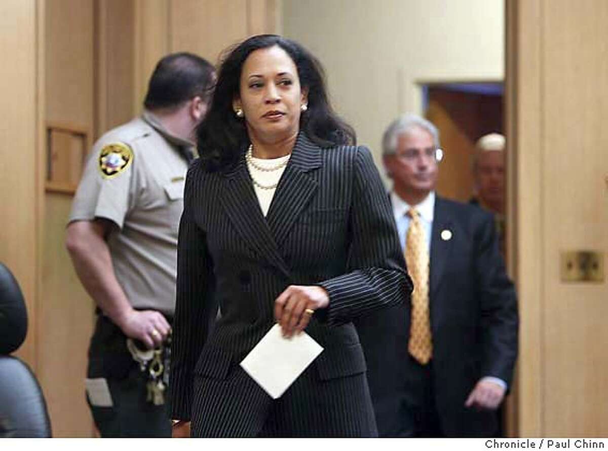 SAN FRANCISCO / Feds probing slaying of S.F. officer / Case would be