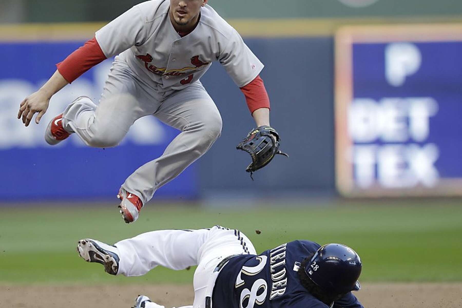 Photo: Cubs Shortstop Theriot Turns Doubleplay Against Brewers