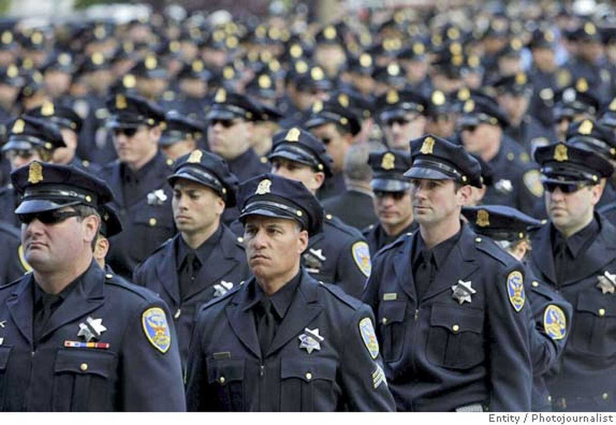 SAN FRANCISCO / Police mourn hero who refused to give up / Young ...