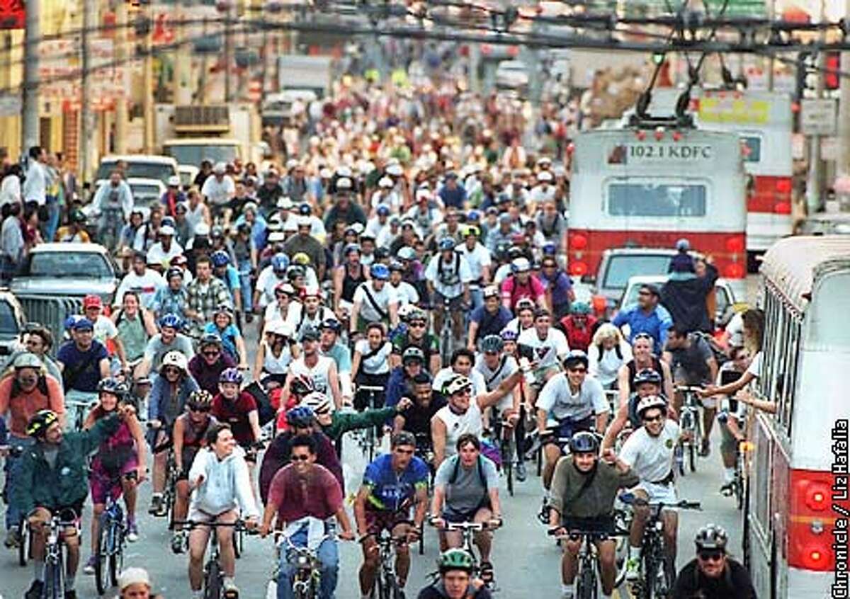 CRITICAL MASS/C/30AUG96/MN/LH--Over 1000 cyclists joined the Critical Mass, taking a messenger history tour of downtown San Francisco as a special welcome to the hundreds of bicycle messengers from around the world who've come here to compete in the 4th Bicycle Messenger World Championship races this weekend and Monday. Cyclists are riding down Stockton St./Chinatown heading for the tunnel. Liz Hafalia Also ran 10/16/2000