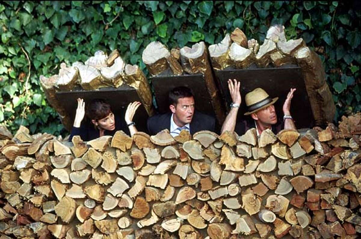 for preview04; (L-r) AMANDA PEET, MATTHEW PERRY and BRUCE WILLIS in the comedy "The Whole Ten Yards" distributed by Warner Bros. Pictures. PHOTOGRAPHS TO BE USED SOLELY FOR ADVERTISING, PROMOTION, PUBLICITY OR REVIEWS OF THIS SPECIFIC MOTION PICTURE AND TO REMAIN THE PROPERTY OF THE STUDIO. NOT FOR SALE OR REDISTRIBUTION