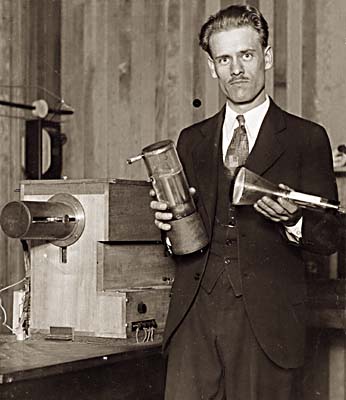 Inventor's Wife Saw First Glimpse Of Tv / Philo T. Farnsworth's Creation Is  75 Today