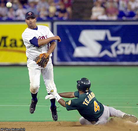 Radke shuts down the A's, 09/06/2002