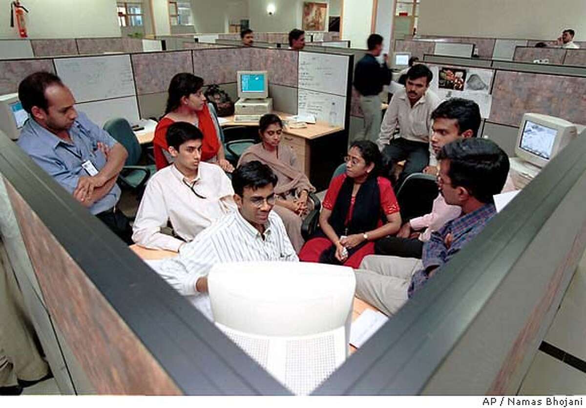 ADVANCE FOR MONDAY, JAN. 15--Professionals participate in a training session at Infosys in Bangalore, Oct. 20, 2000. While it is among the world's poorest countries, India is a training ground for one of the world's largest technology work forces. The illiterate poor in India are also increasingly gaining access to the benefits of the Internet. (AP Photo/Namas Bhojani) ALSO RAN 06/10/02 ALSO RAN 03/31/02, 11/16/03