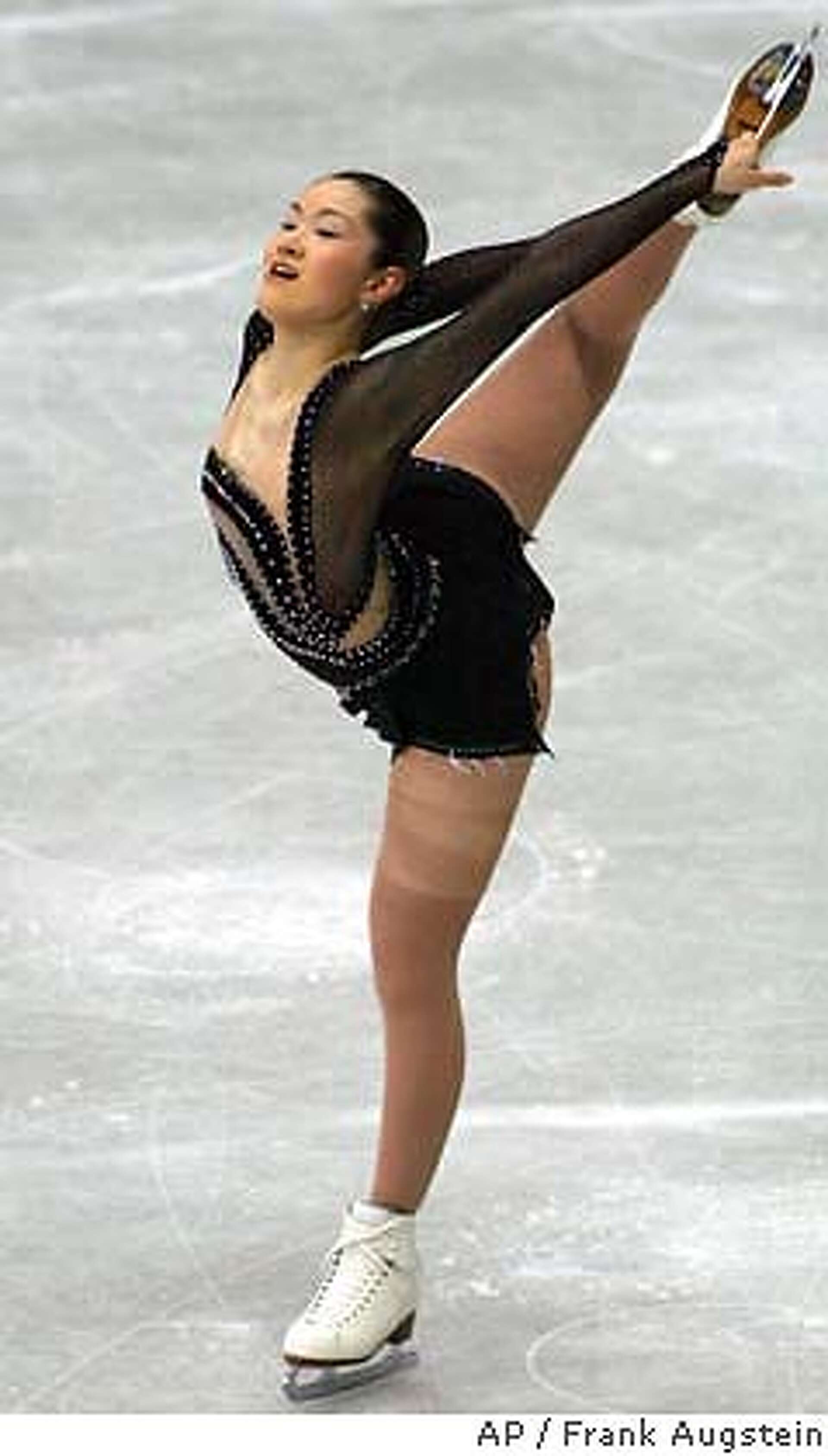 WORLD FIGURE SKATING CHAMPIONSHIPS / Kwan salvages bronze