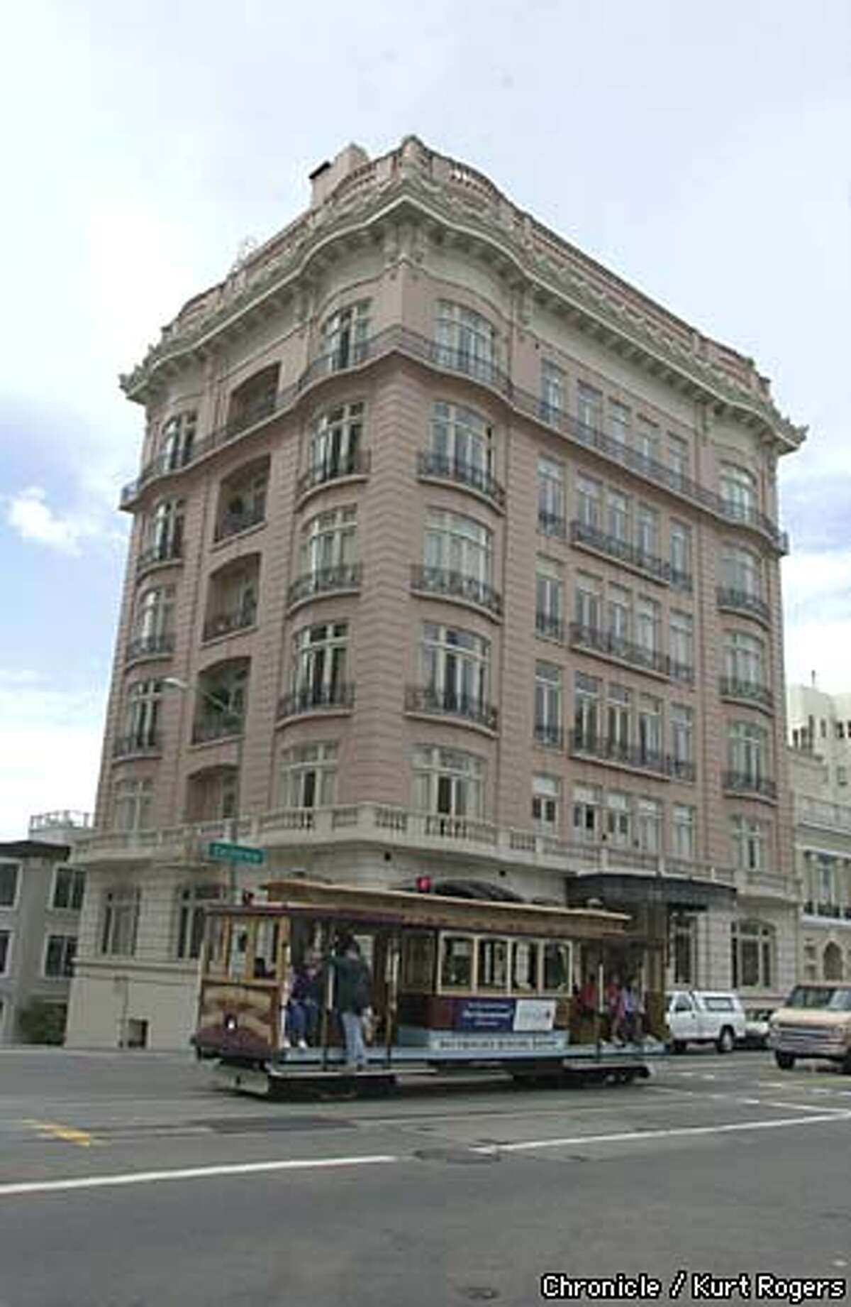 Nifty neighborhood / Fourth floor for sale on Nob Hill's "Fourth Corner'