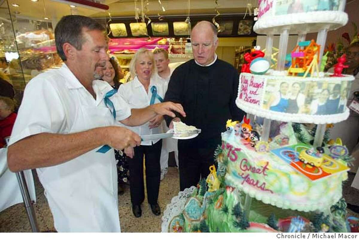 Still as sweet, after 75 years / Neldam's bakery in Oakland has kept