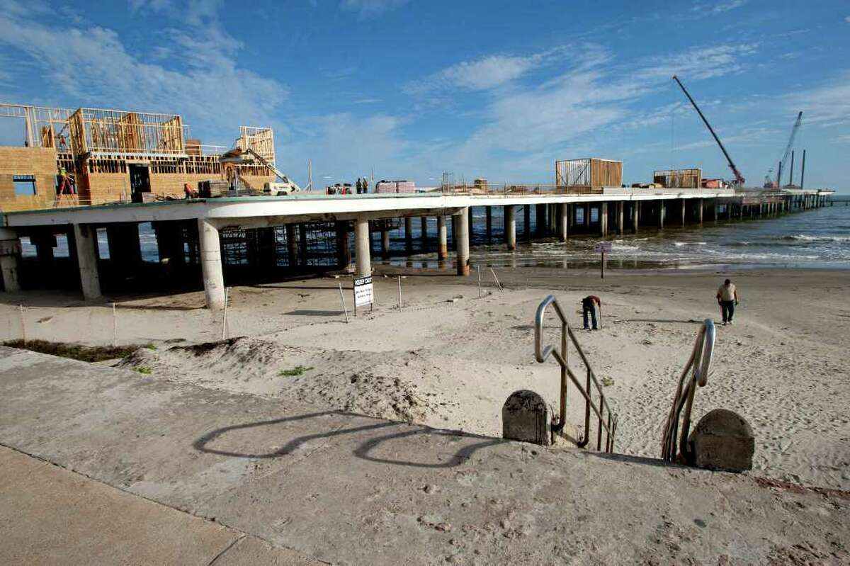 Historic Galveston amusement pier to rise again