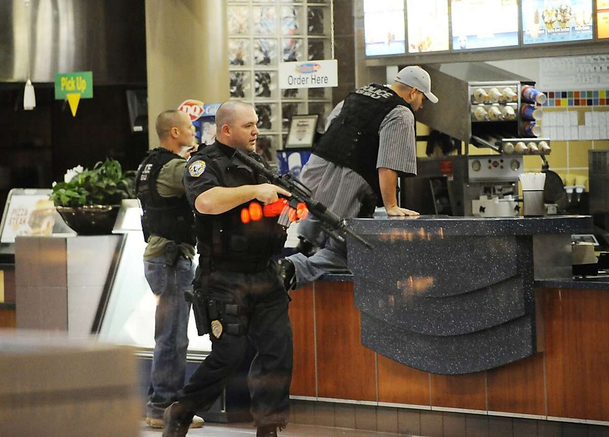 Gunman sought in shooting of 2 at Visalia Mall