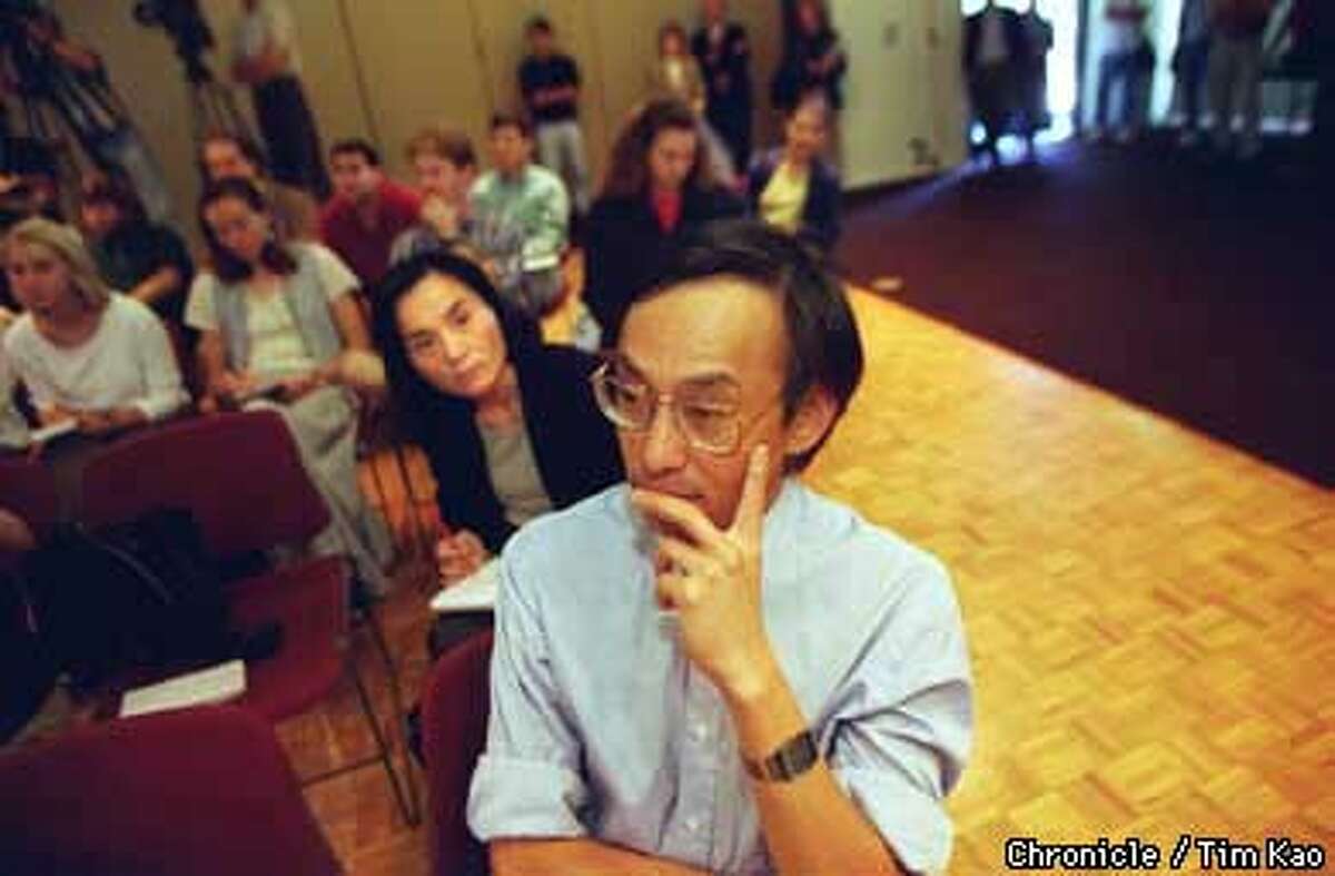 =Standford physicist Steven Chu at the press conference this morning. He is co-winner of 97 Nobel prize in physics. He said that the prize "really doesn't mean that much" and attributed, dryly, winning it probably had a lot to do with luck. photo by Tim kao/the chronicle