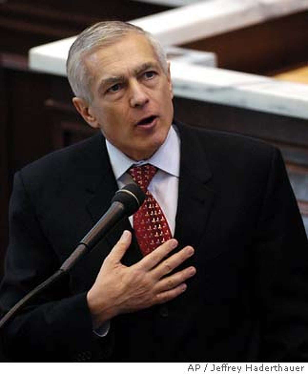 Kerry wins in 5 states, Edwards gets key victory / Clark barely takes