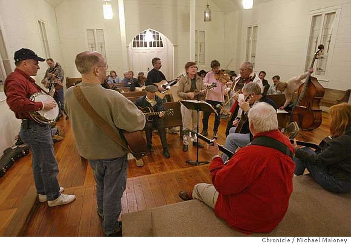 Dublin bluegrass / Musicians' jam sessions strike a chord in the community