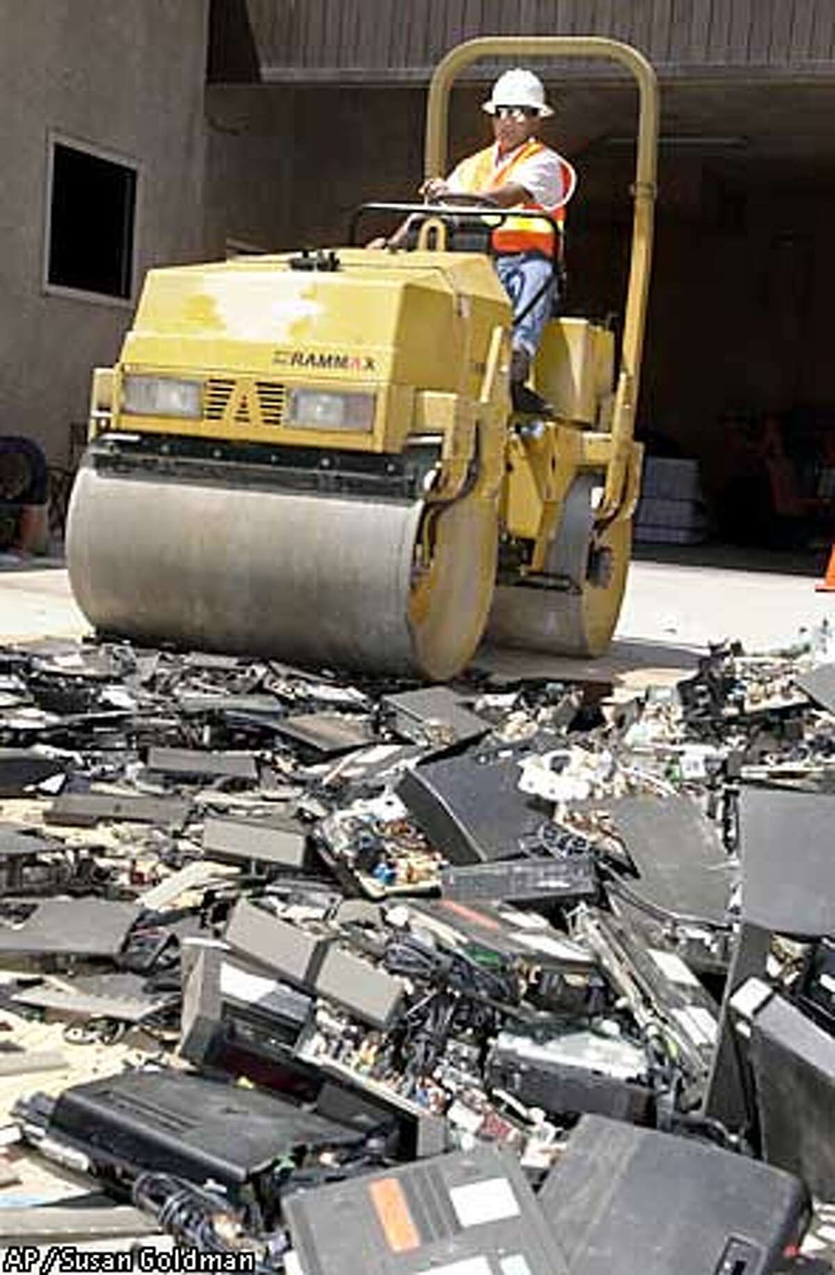 PayTV piracy / Decrypting is costing the satellite and cable TV industry 6.5 billion a year